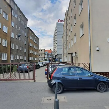 Проживання в сім'ї Pentagos *