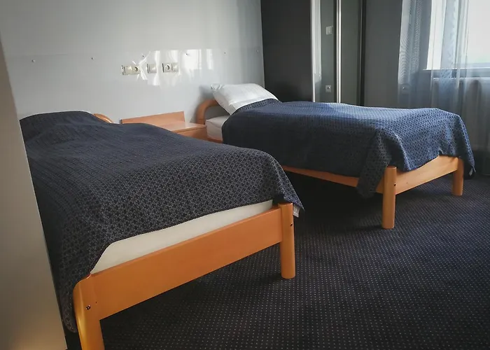 Pentagos Проживання в сім'ї *